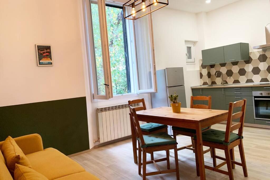 Appartamento immerso nel verde a Bologna centro Esterno foto